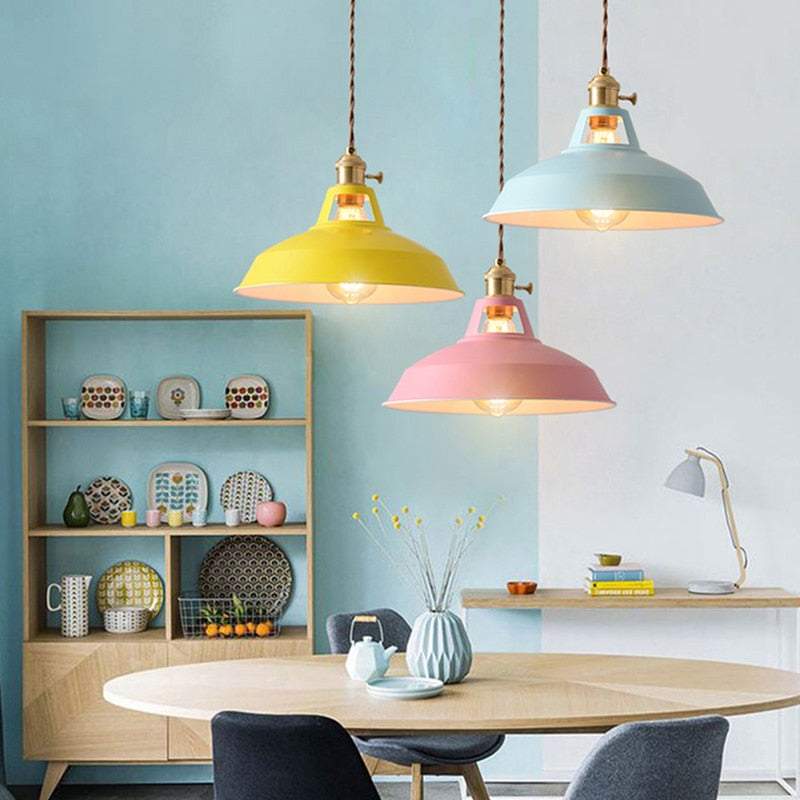 Illuminez Votre Espace avec notre Suspension Lumineuse Rétro Industrielle Colorée