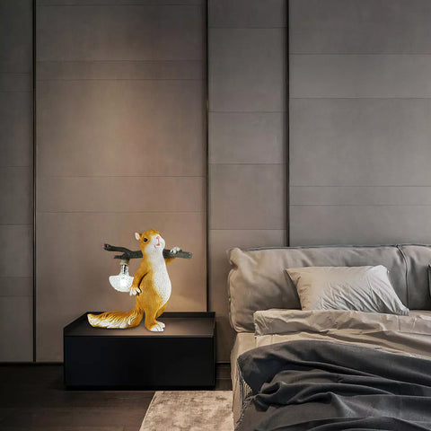 Lampe de bureau, lampe de chevet LED en résine de forme d'écureuil animal de dessin animé créatif