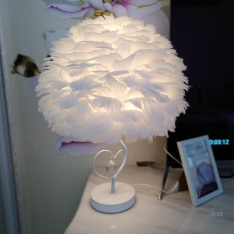 Lampe de bureau LED plume avec télécommande, lampe de table décorative simple moderne, veilleuse créative de lampe de chevet, adaptée au bureau d'étude de la chambre des enfants