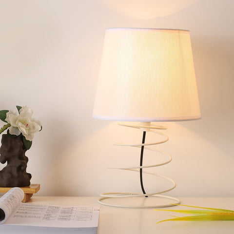 Lampe de Table Minimaliste Moderne, Lampe de Bureau en Tissu Blanc avec Tube de Fer en Spirale Industriel, Veilleuse E27 pour Étude, Salon, Chambre à Coucher, Chevet (Sans Ampoules)