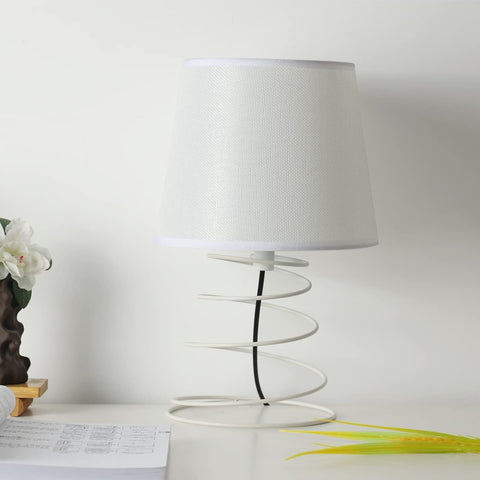 Lampe de Table Minimaliste Moderne, Lampe de Bureau en Tissu Blanc avec Tube de Fer en Spirale Industriel, Veilleuse E27 pour Étude, Salon, Chambre à Coucher, Chevet (Sans Ampoules)