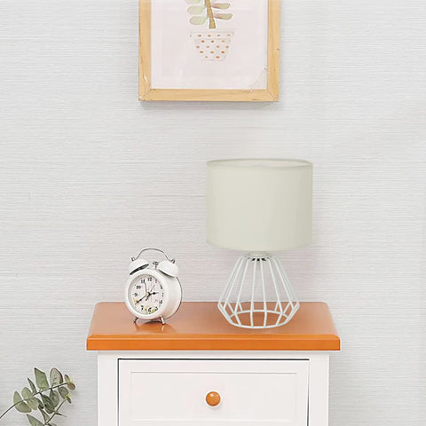 Lampe de Chevet, Lampe de Table avec Base Ajourée et Abat-jour en Tissu Blanc, Lampe de Bureau Minimaliste pour Chambre Salon Bureau (Ampoule E27 Non Incluse)